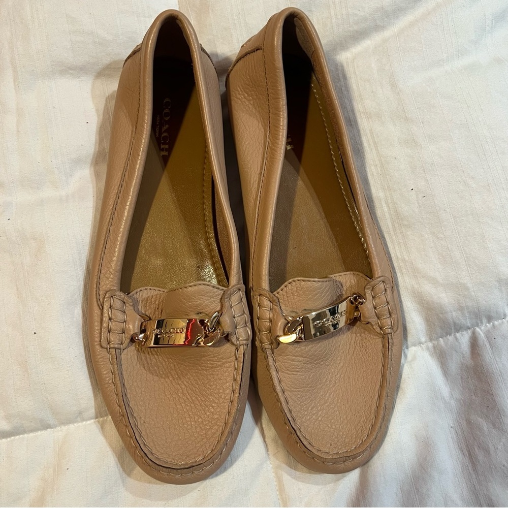 Coach Olive Pebble Leather Tan Loafers  Silver Hardware Women’s Size 7